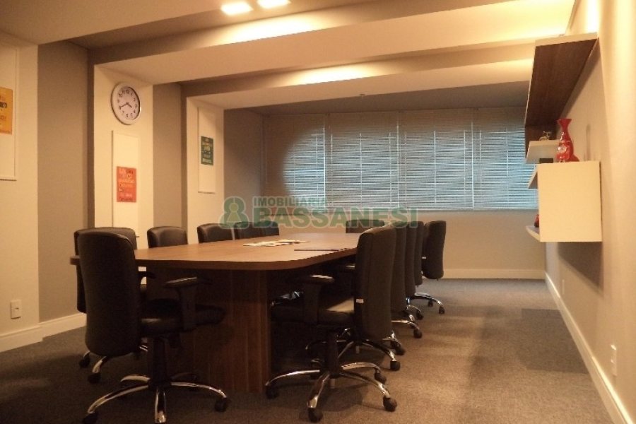 Sala com 30m², 2 vagas, no bairro Villagio Iguatemi em Caxias do Sul para Comprar