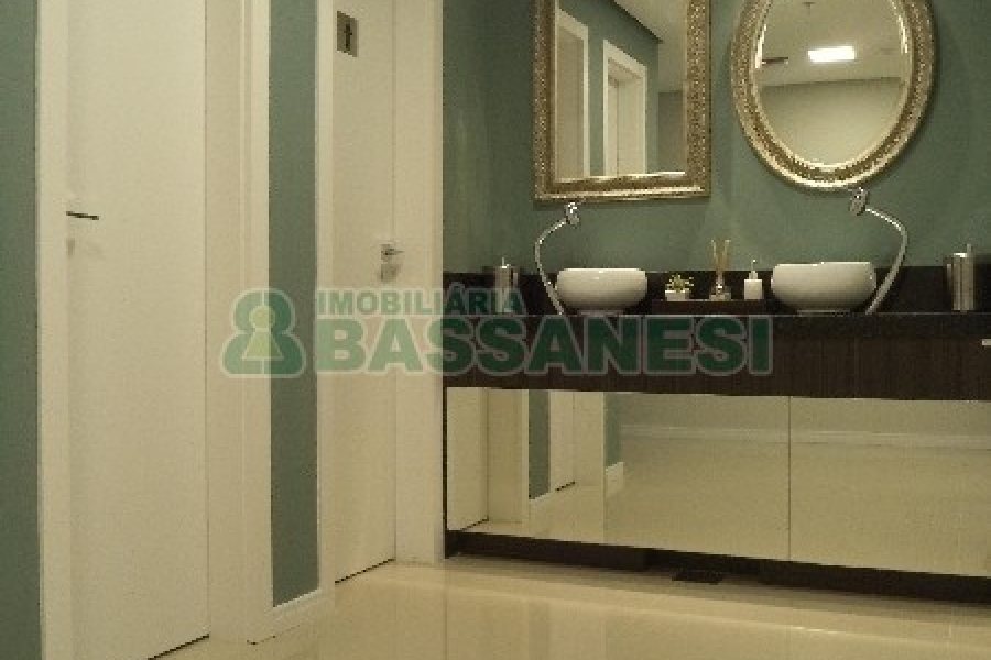 Sala com 30m², 2 vagas, no bairro Villagio Iguatemi em Caxias do Sul para Comprar