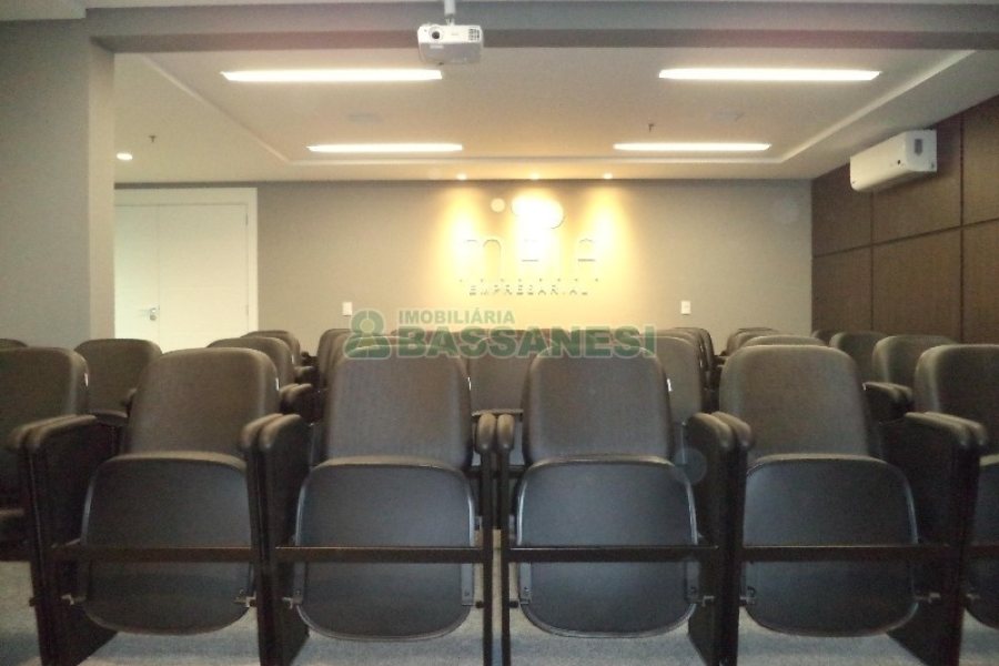 Sala com 30m², 2 vagas, no bairro Villagio Iguatemi em Caxias do Sul para Comprar