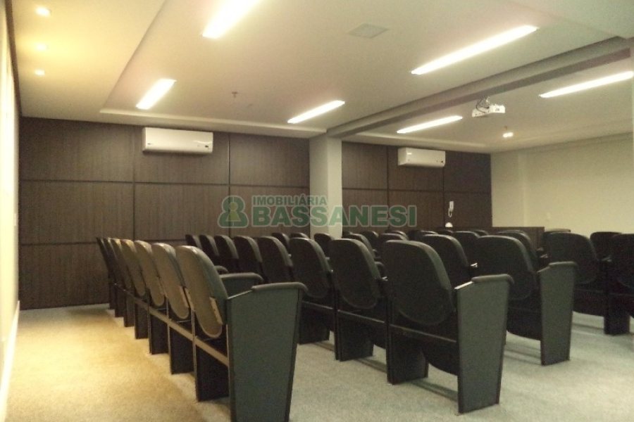 Sala com 30m², 2 vagas, no bairro Villagio Iguatemi em Caxias do Sul para Comprar