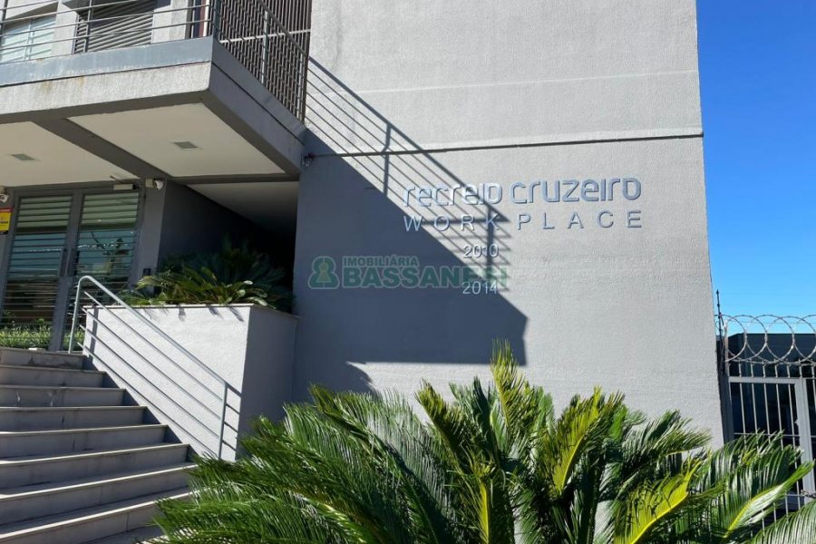 Sala com 53m², 1 vaga, no bairro Pio X em Caxias do Sul para Comprar