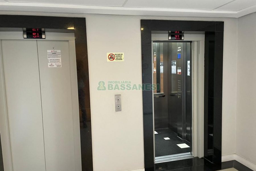 Sala com 53m², 1 vaga, no bairro Pio X em Caxias do Sul para Comprar