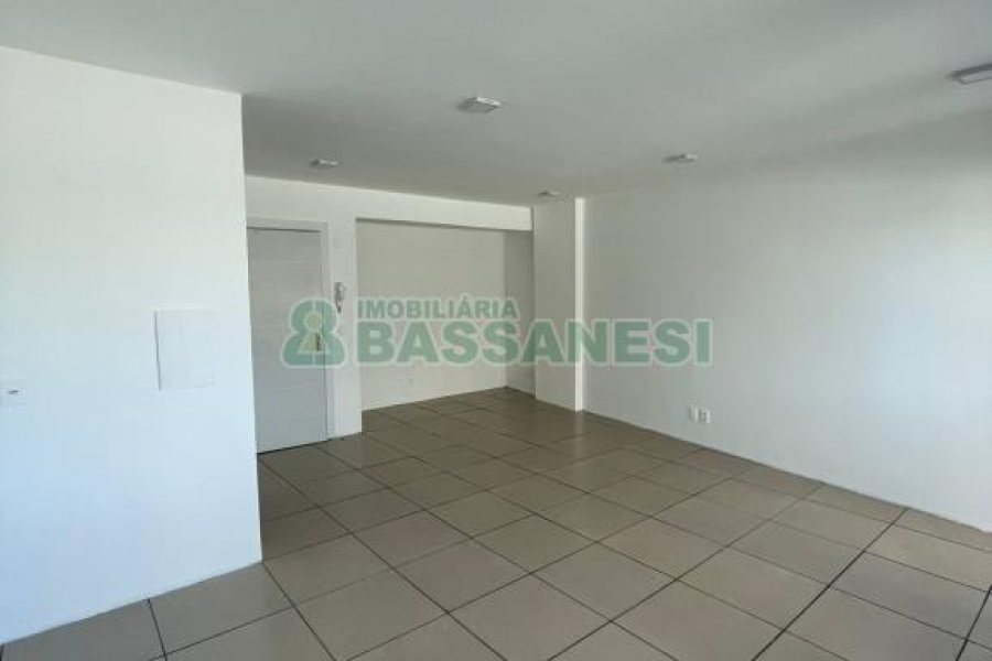 Sala com 53m², 1 vaga, no bairro Pio X em Caxias do Sul para Comprar