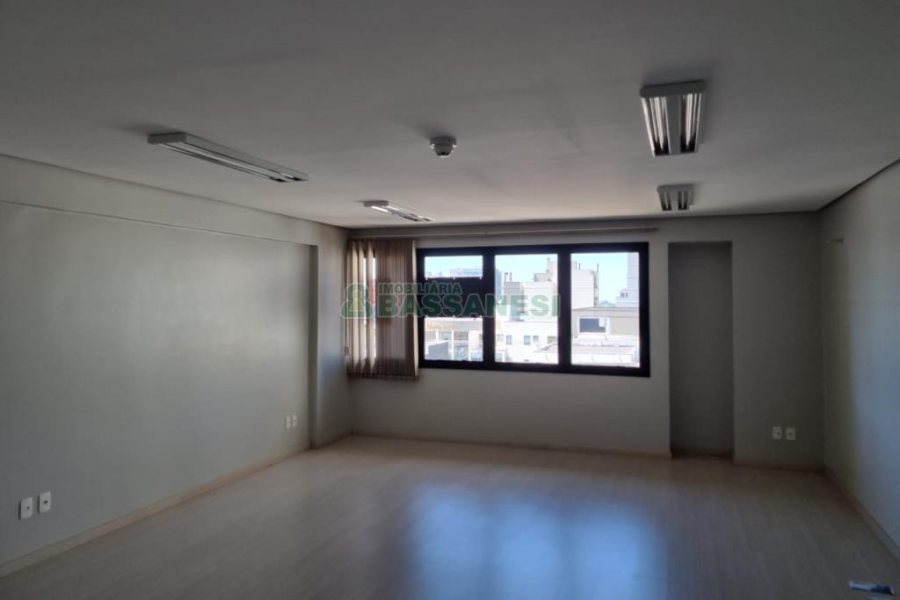 Sala com 48m², no bairro Villagio Iguatemi em Caxias do Sul para Alugar ou Comprar