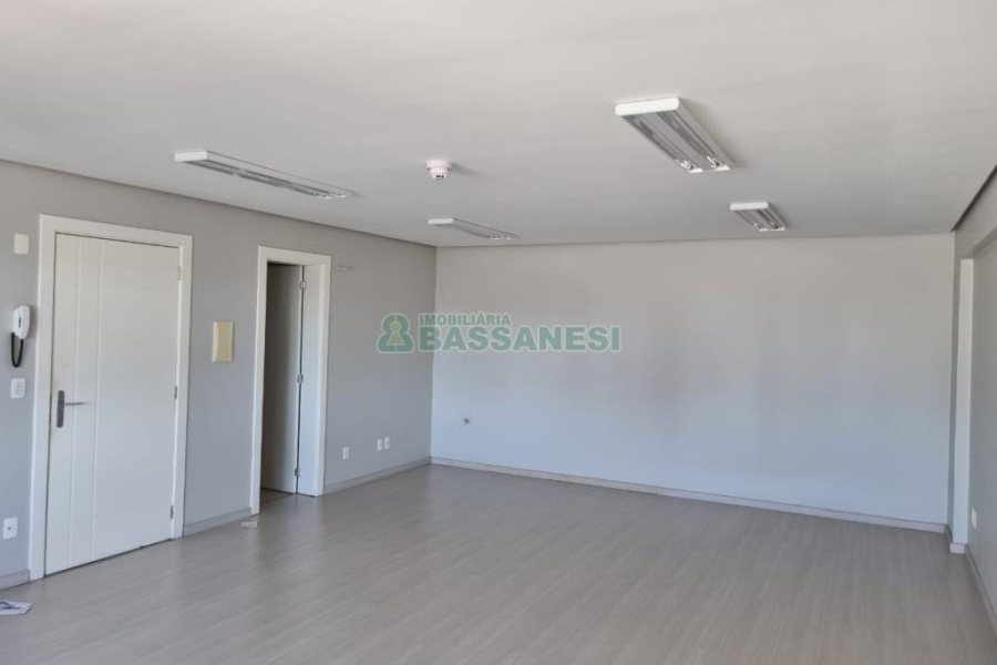 Sala com 48m², no bairro Villagio Iguatemi em Caxias do Sul para Alugar ou Comprar