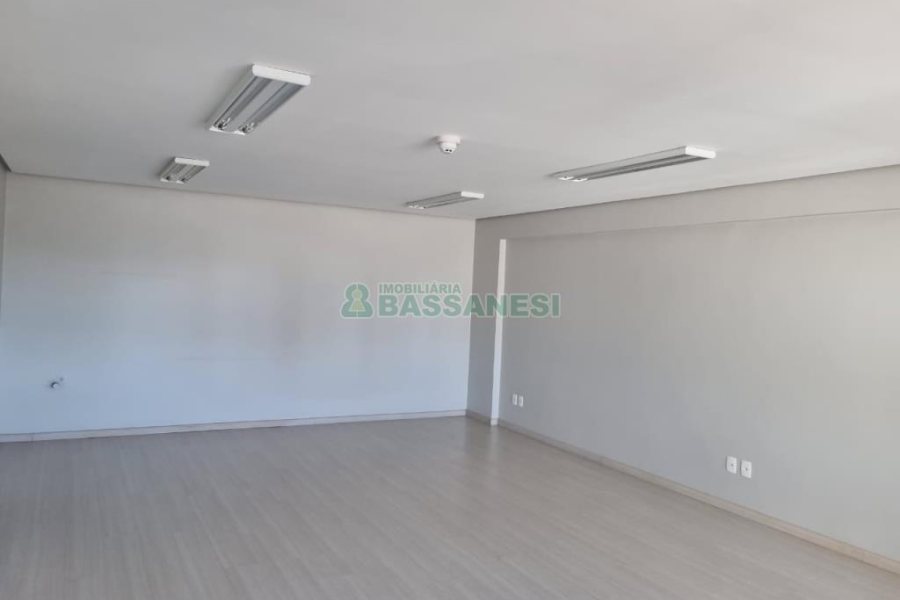 Sala com 48m², no bairro Villagio Iguatemi em Caxias do Sul para Alugar ou Comprar