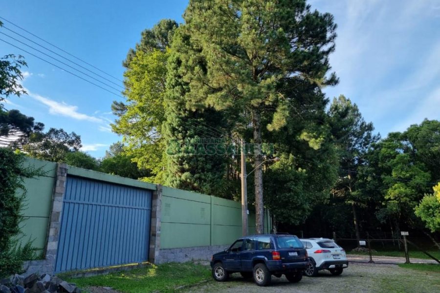Terreno com 824m², no bairro Sant Etiene em Caxias do Sul para Comprar