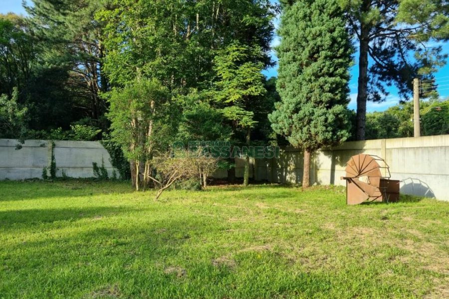 Terreno com 824m², no bairro Sant Etiene em Caxias do Sul para Comprar