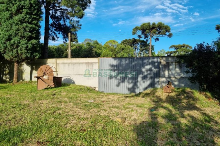 Terreno com 824m², no bairro Sant Etiene em Caxias do Sul para Comprar