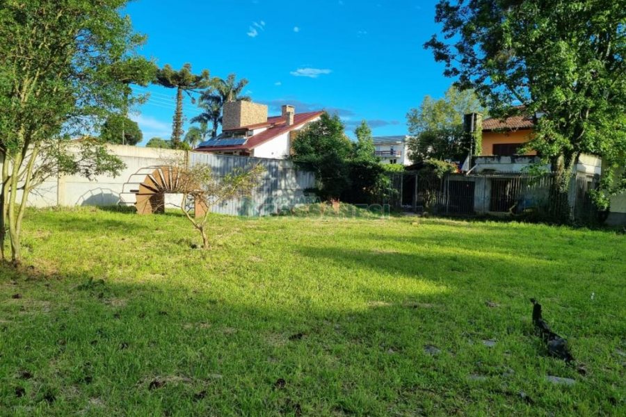 Terreno com 824m², no bairro Sant Etiene em Caxias do Sul para Comprar