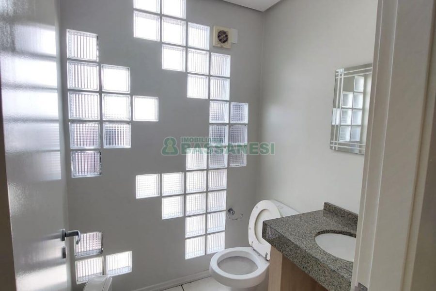 Sala com 53m², no bairro Lourdes em Caxias do Sul para Comprar