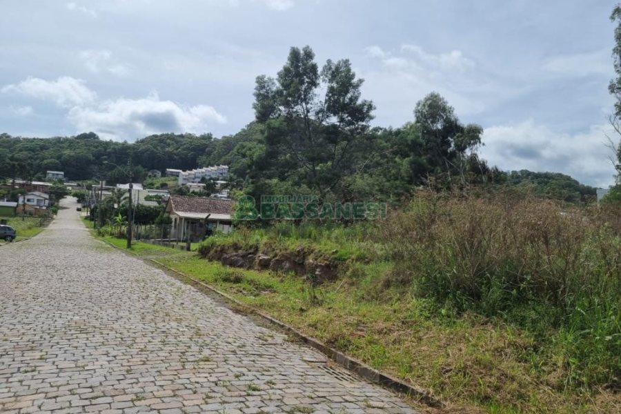 Terreno com 2412m², no bairro De Zorzi em Caxias do Sul para Comprar