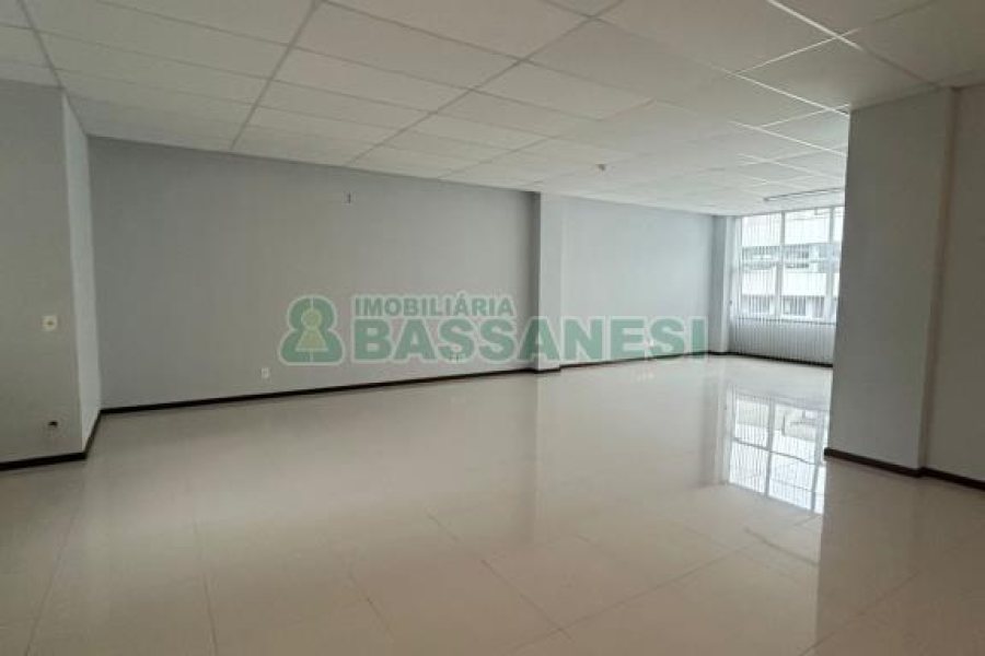 Sala com 100m², 1 vaga, no bairro Centro em Caxias do Sul para Alugar