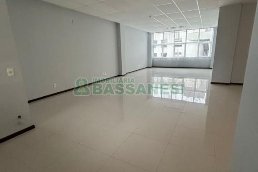 Sala com 100m², 1 vaga, no bairro Centro em Caxias do Sul para Alugar