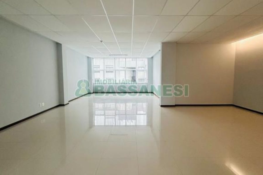 Sala com 100m², 1 vaga, no bairro Centro em Caxias do Sul para Alugar