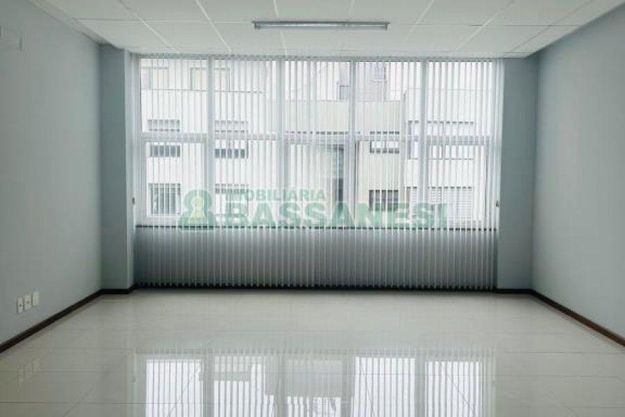 Sala com 100m², 1 vaga, no bairro Centro em Caxias do Sul para Alugar