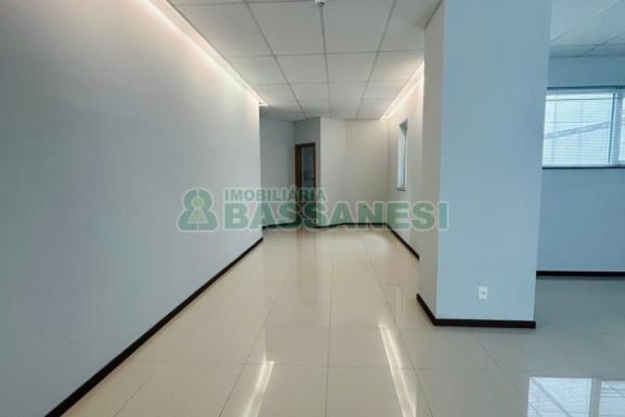 Sala com 100m², 1 vaga, no bairro Centro em Caxias do Sul para Alugar