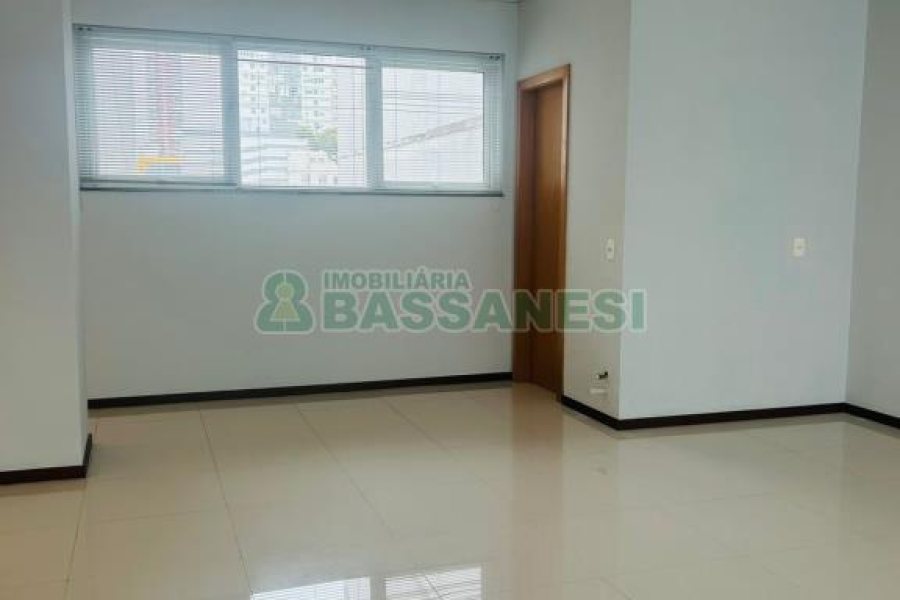 Sala com 100m², 1 vaga, no bairro Centro em Caxias do Sul para Alugar