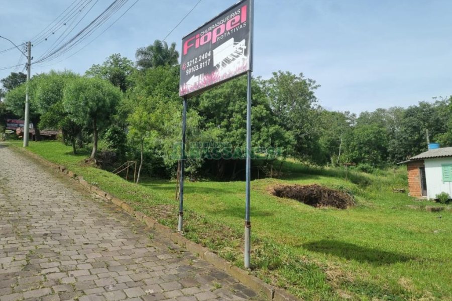 Terreno com 2193m², no bairro Cruzeiro em Caxias do Sul para Comprar