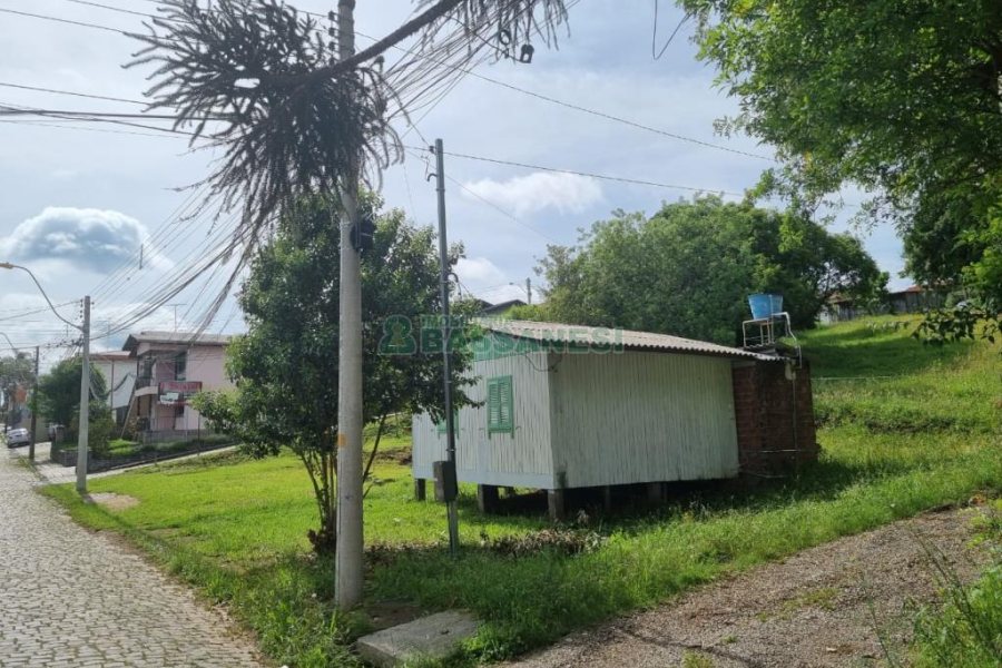 Terreno com 2193m², no bairro Cruzeiro em Caxias do Sul para Comprar
