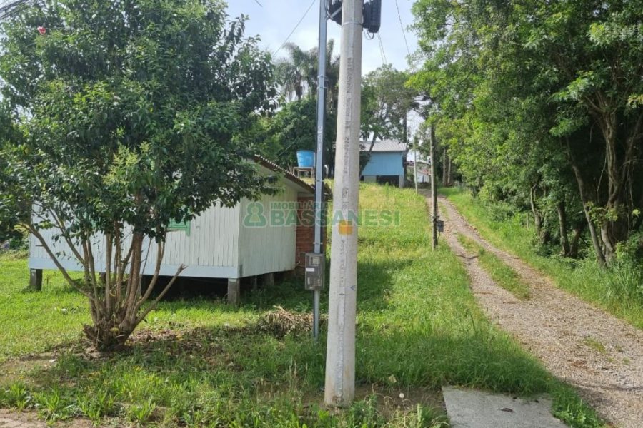 Terreno com 2193m², no bairro Cruzeiro em Caxias do Sul para Comprar