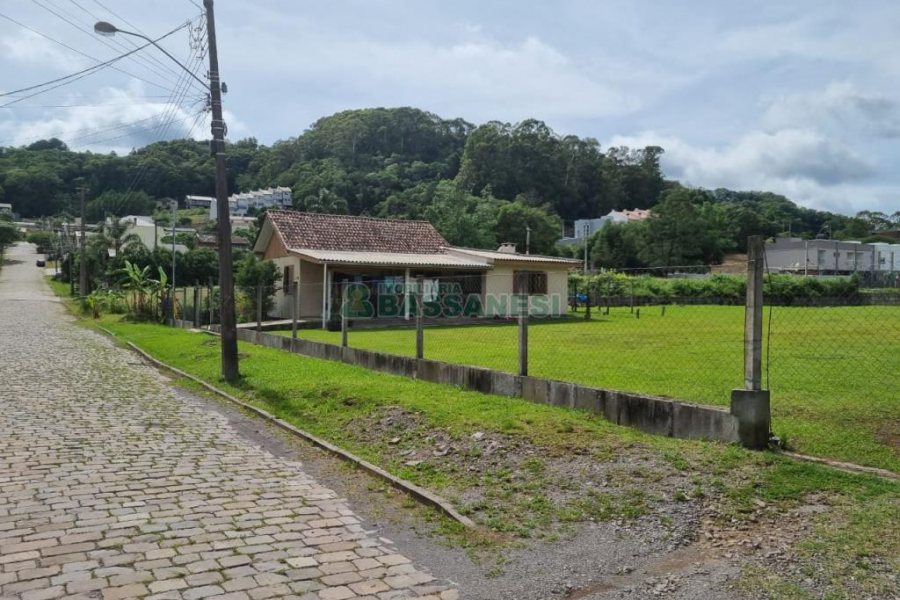 Terreno com 2546m², no bairro São Luiz em Caxias do Sul para Comprar