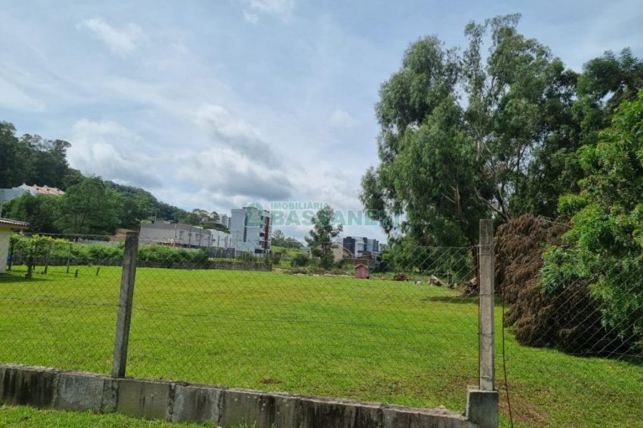 Terreno com 2546m², no bairro São Luiz em Caxias do Sul para Comprar