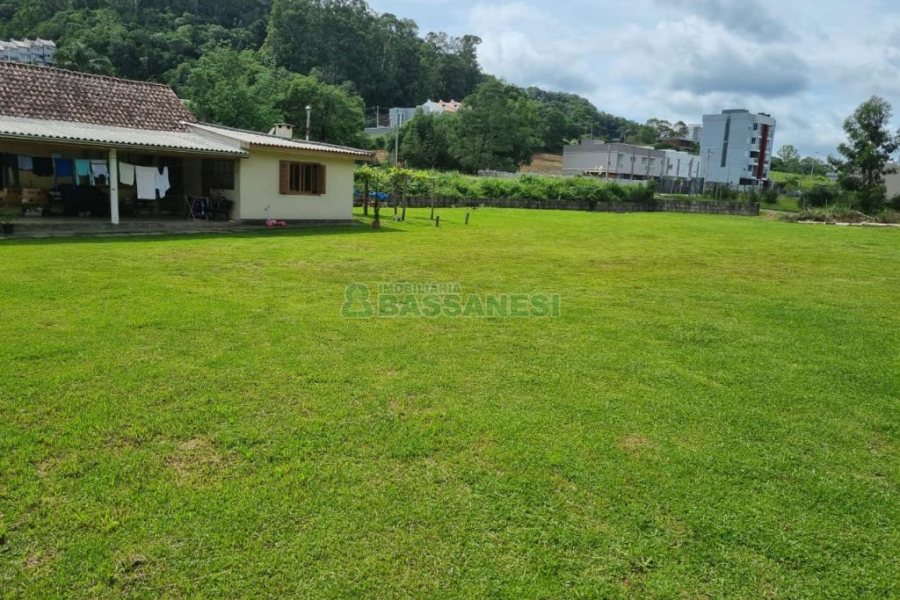 Terreno com 2546m², no bairro São Luiz em Caxias do Sul para Comprar