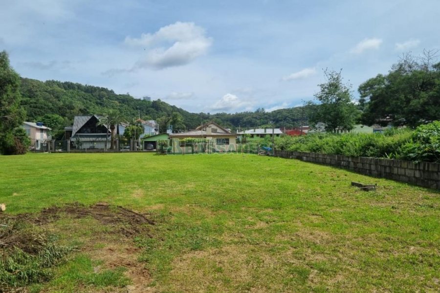 Terreno com 2546m², no bairro São Luiz em Caxias do Sul para Comprar