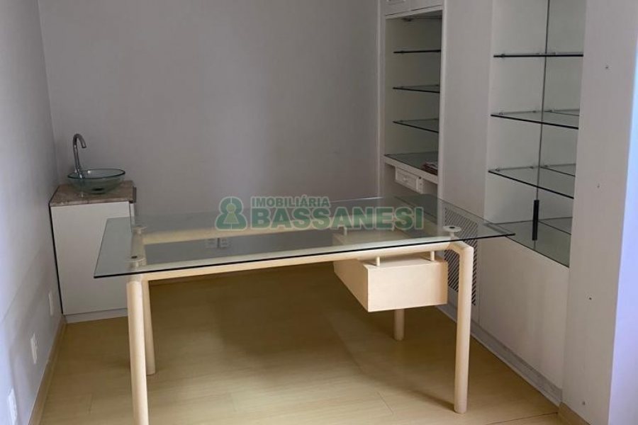 Sala com 48m², no bairro Centro em Caxias do Sul para Alugar