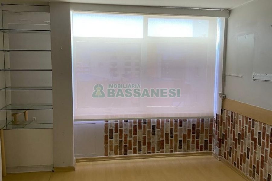 Sala com 48m², no bairro Centro em Caxias do Sul para Alugar