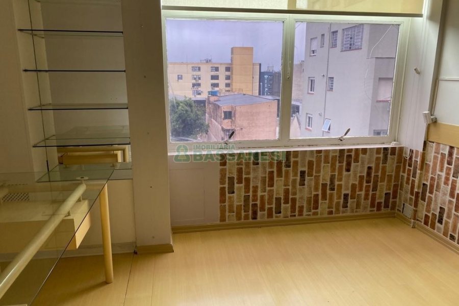 Sala com 48m², no bairro Centro em Caxias do Sul para Alugar