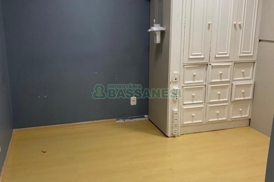 Sala com 48m², no bairro Centro em Caxias do Sul para Alugar