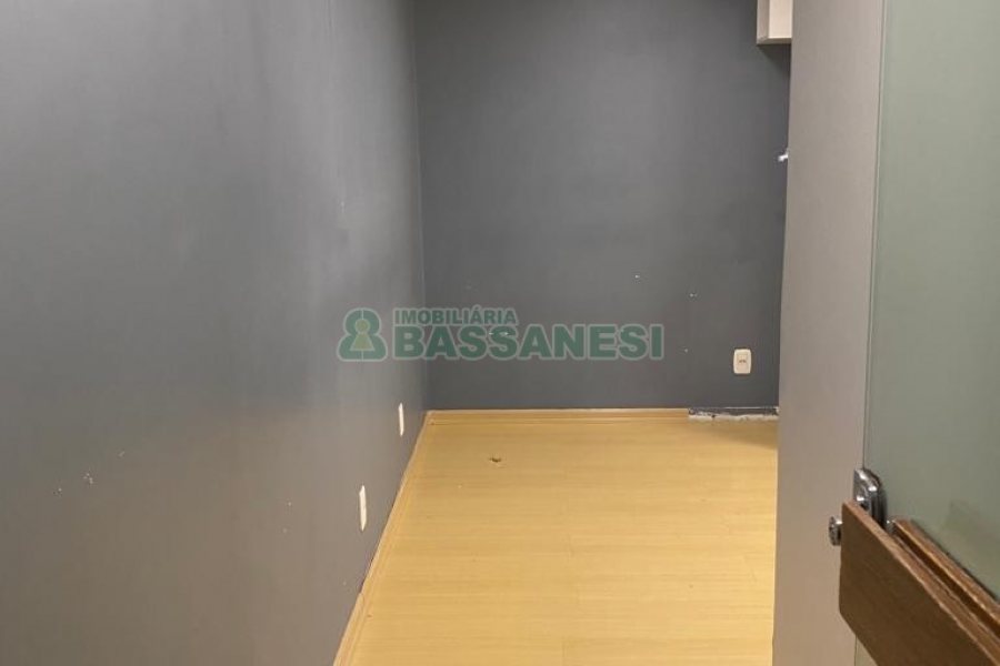 Sala com 48m², no bairro Centro em Caxias do Sul para Alugar