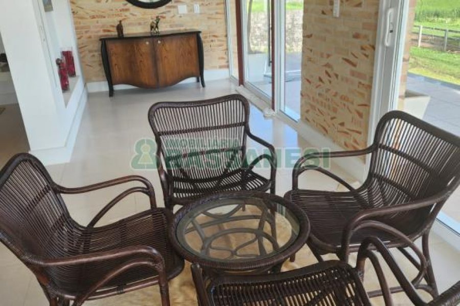 Chácara com 400m², 3 dormitórios, 4 vagas, no bairro De Lazzer em Caxias do Sul para Comprar