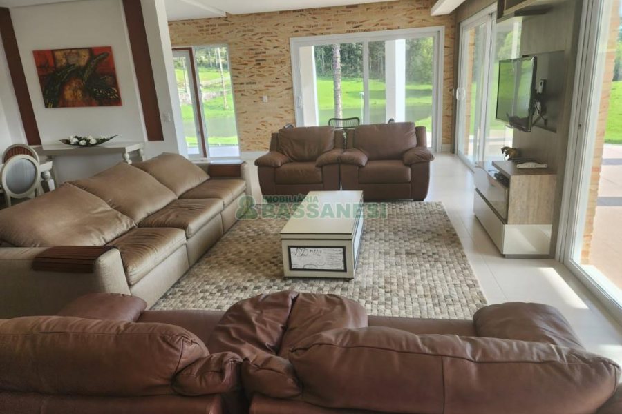 Chácara com 400m², 3 dormitórios, 4 vagas, no bairro De Lazzer em Caxias do Sul para Comprar