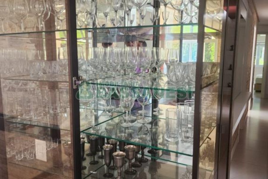 Chácara com 400m², 3 dormitórios, 4 vagas, no bairro De Lazzer em Caxias do Sul para Comprar