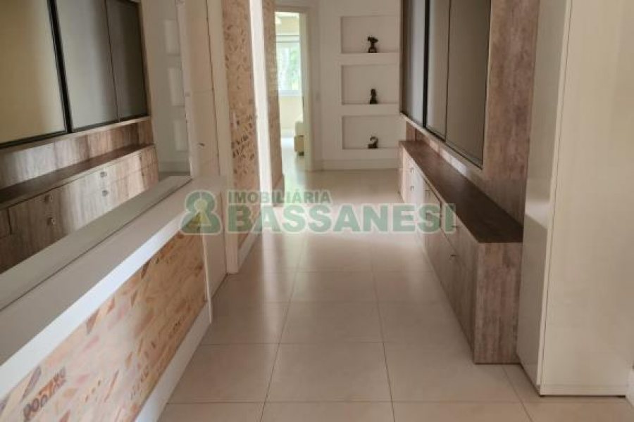 Chácara com 400m², 3 dormitórios, 4 vagas, no bairro De Lazzer em Caxias do Sul para Comprar