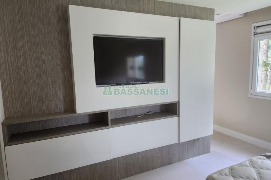 Chácara com 400m², 3 dormitórios, 4 vagas, no bairro De Lazzer em Caxias do Sul para Comprar