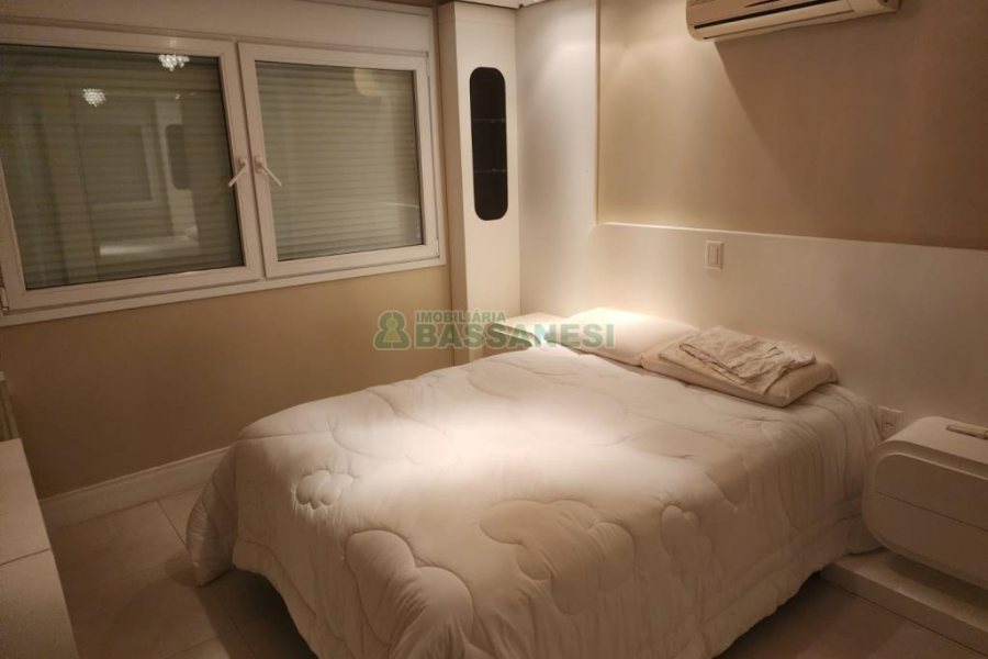 Chácara com 400m², 3 dormitórios, 4 vagas, no bairro De Lazzer em Caxias do Sul para Comprar