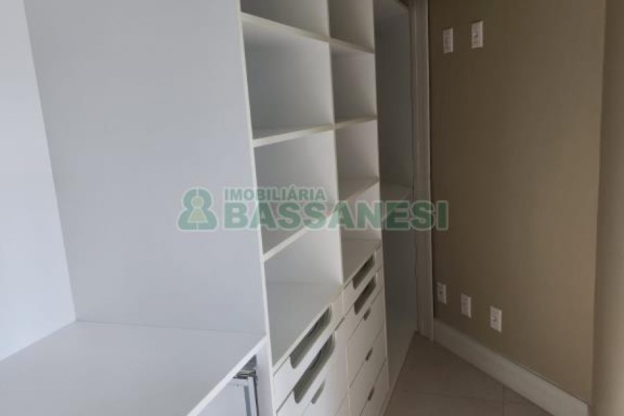 Chácara com 400m², 3 dormitórios, 4 vagas, no bairro De Lazzer em Caxias do Sul para Comprar