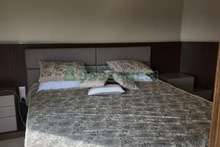 Chácara com 400m², 3 dormitórios, 4 vagas, no bairro De Lazzer em Caxias do Sul para Comprar