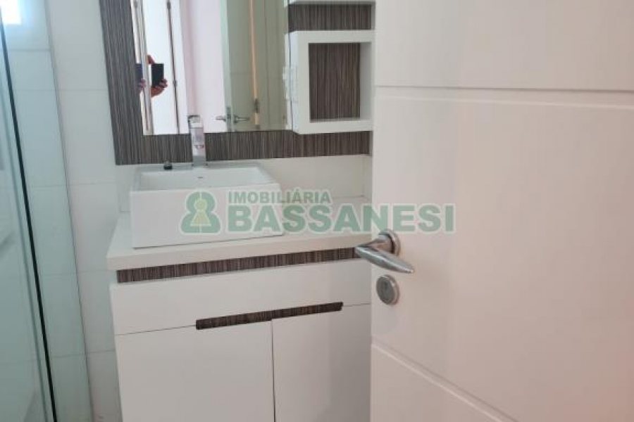 Chácara com 400m², 3 dormitórios, 4 vagas, no bairro De Lazzer em Caxias do Sul para Comprar