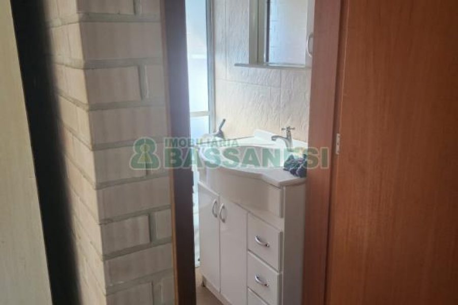 Chácara com 400m², 3 dormitórios, 4 vagas, no bairro De Lazzer em Caxias do Sul para Comprar