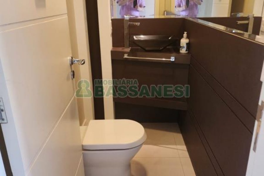 Chácara com 400m², 3 dormitórios, 4 vagas, no bairro De Lazzer em Caxias do Sul para Comprar