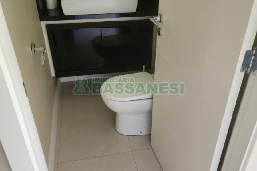 Chácara com 400m², 3 dormitórios, 4 vagas, no bairro De Lazzer em Caxias do Sul para Comprar