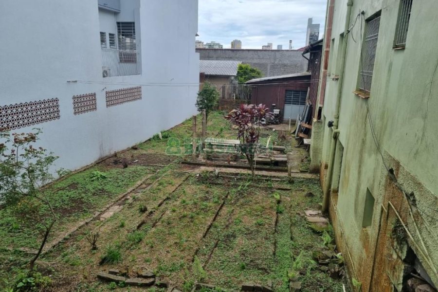 Casa com 300m², 4 dormitórios, 2 vagas, no bairro Centro em Caxias do Sul para Comprar