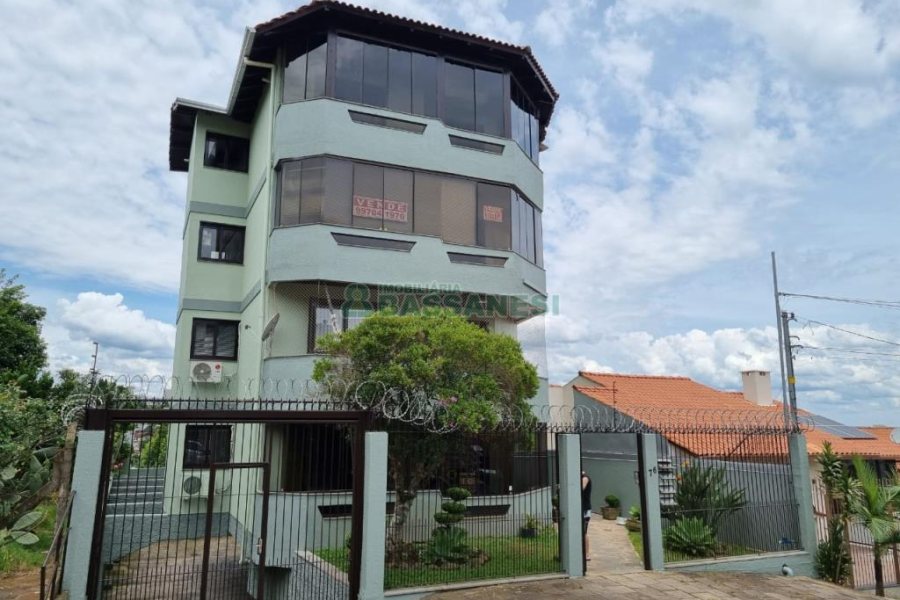 Apartamento com 150m², 3 dormitórios, 3 vagas, no bairro Cruzeiro em Caxias do Sul para Comprar