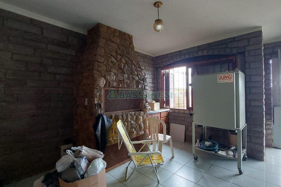 Casa com 382m², 3 vagas, no bairro Santa Catarina em Caxias do Sul para Comprar