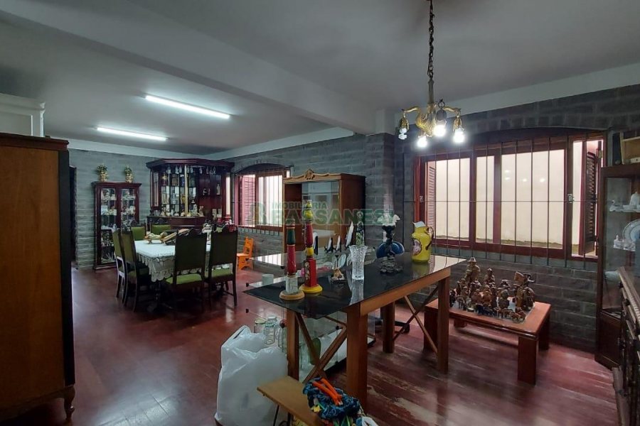 Casa com 382m², 3 vagas, no bairro Santa Catarina em Caxias do Sul para Comprar